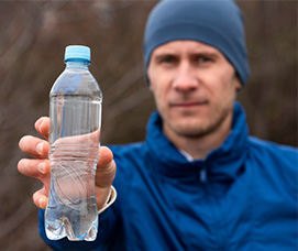 INVIMA lanza alerta en Colombia: piden no consumir esta marca de agua que circula en el país