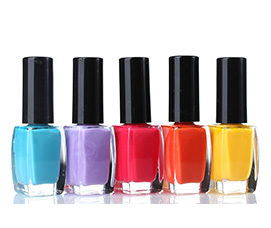 INVIMA publica lista de 136 esmaltes semipermanentes prohibidos en Colombia